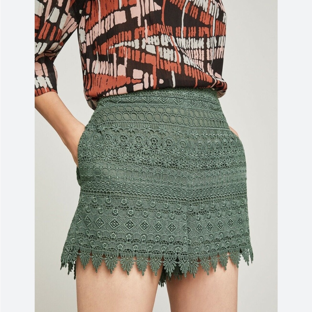 BCBG Maxazria green lace double layer high waisted shorts